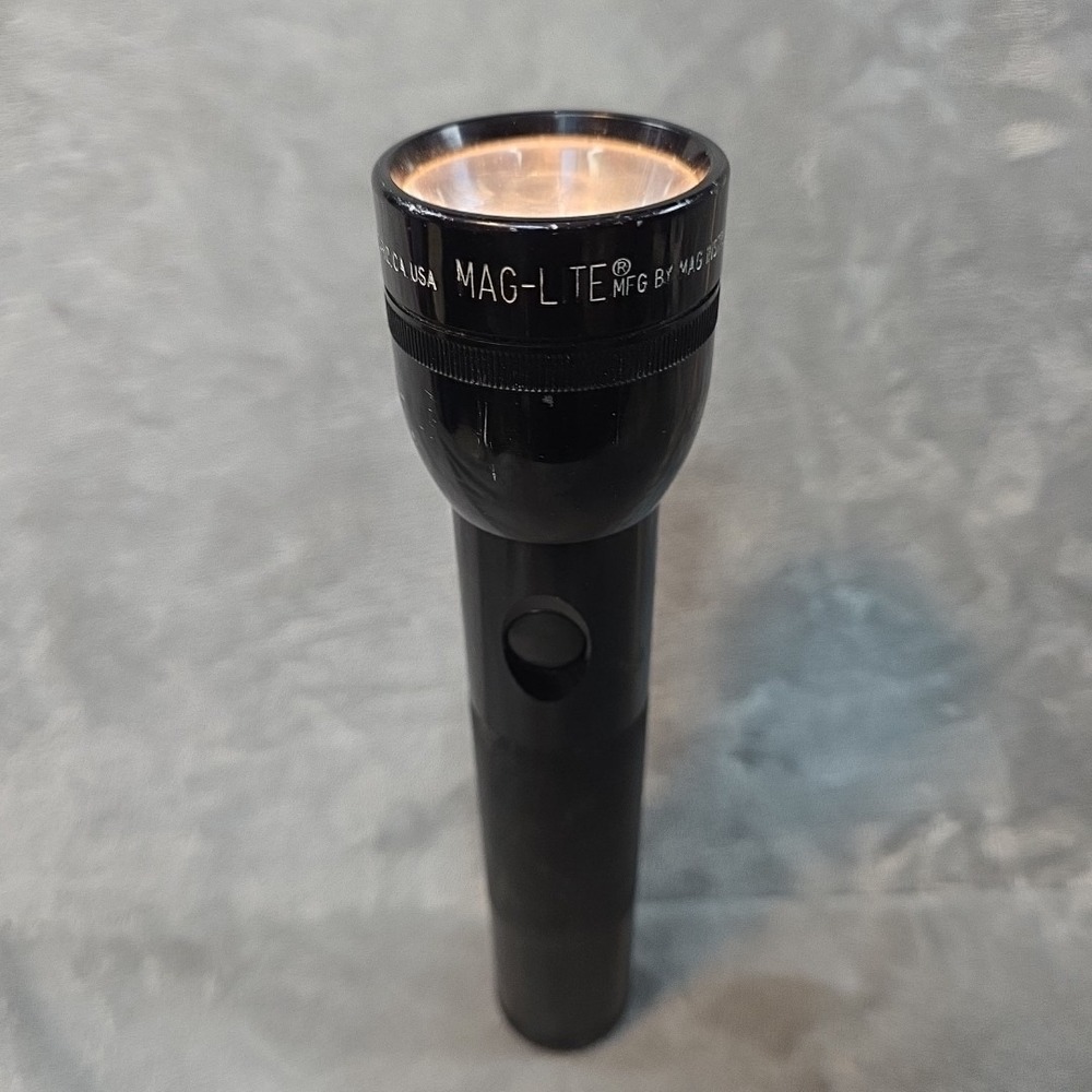 Maglite 2 D Cell Flashlight Made In The USA Tested Works‎